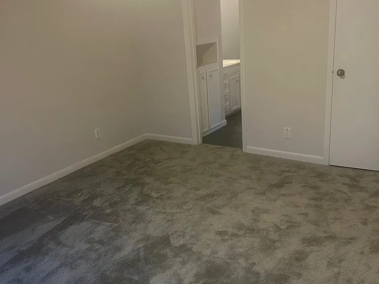 916 Country Club Ln — Photo 3
