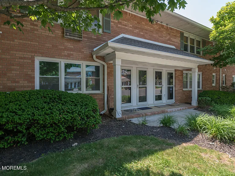 96 East Ave #33 — Photo 1
