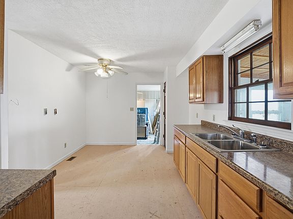 5th image of 2207 Stanford Rd