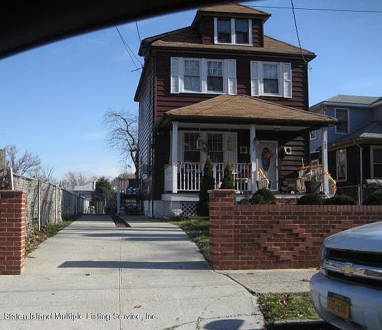 2nd image of 105 Taylor St