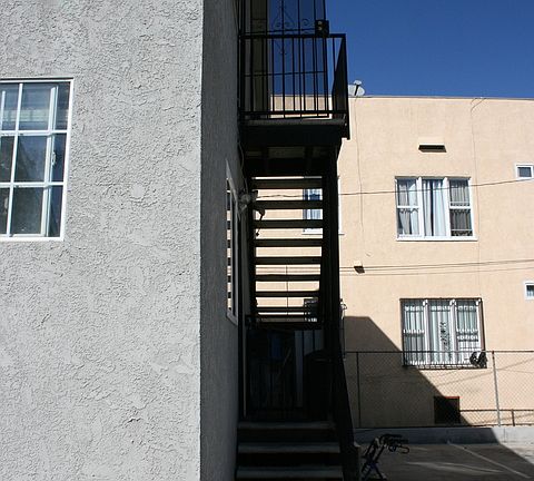4th image of 618 N Alexandria Ave