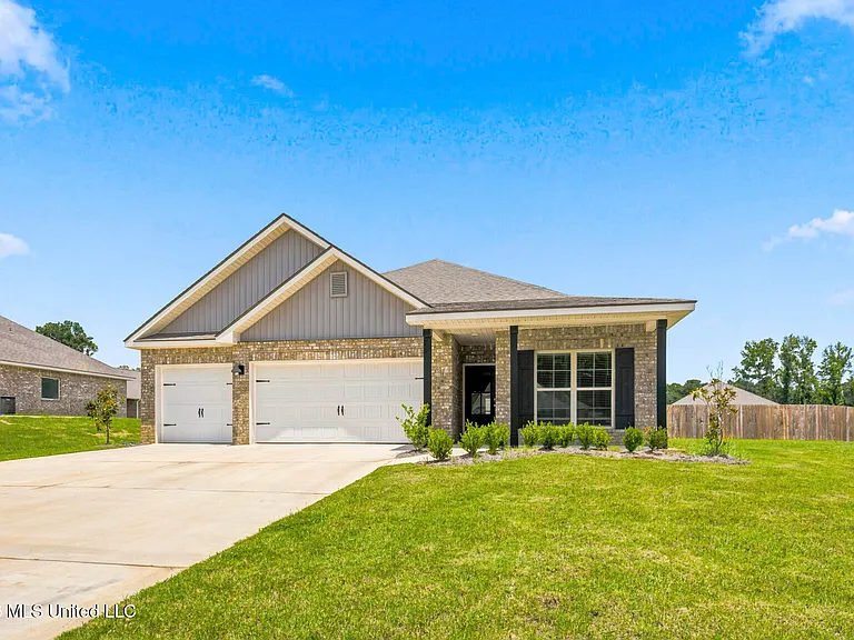 429 Piney Dr — Photo 2