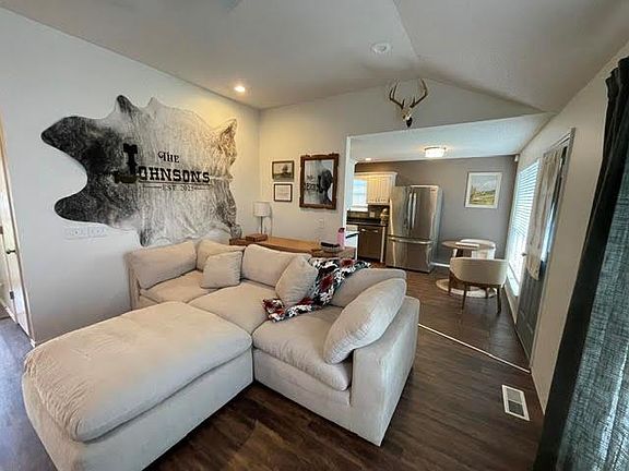 2nd image of 1010 Abby Ln