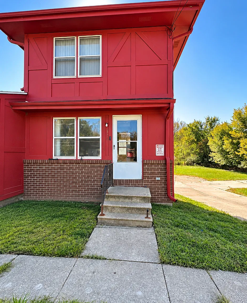 3 bed, 1.5 bath, 822 sqft, $1,225 — Photo 2