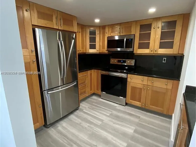 555 NE 15th St #33E — Photo 3