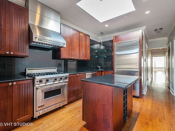 4th image of 510 W Oakdale Ave #3