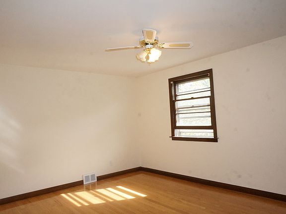 5th image of 28 Belmont Dr