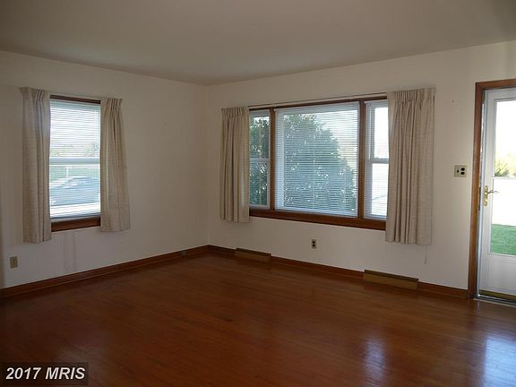 3rd image of 819 Culpeper St