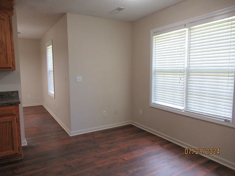 3590 Oleander Dr — Photo 7