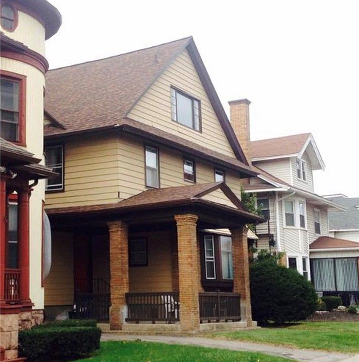1st image of 223 Alexander St