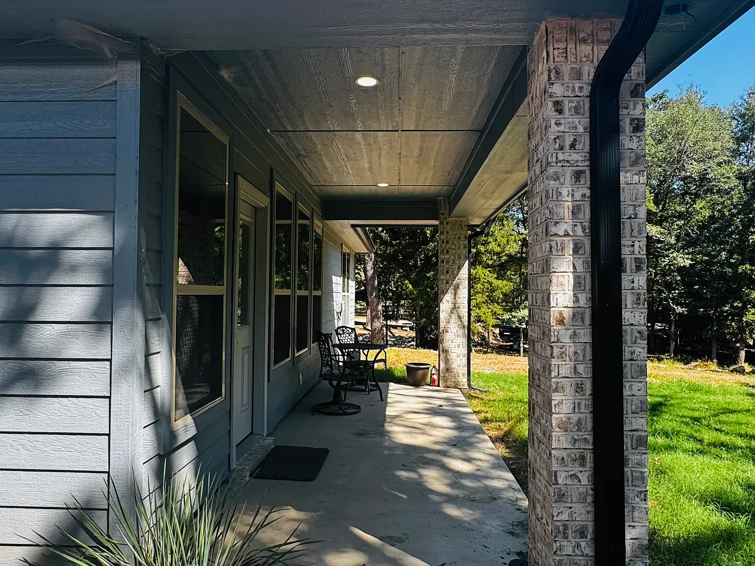 4 bed, 2300 sqft, $2,999 — Photo 4