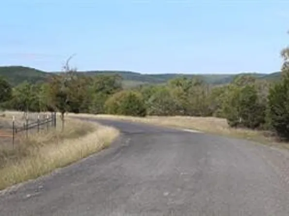 975 N Lakeview Dr, Palo Pinto, TX 76484