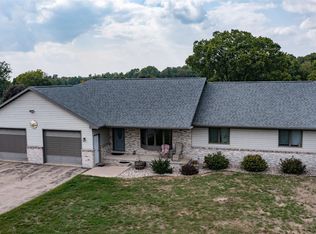 N4875 Larry Rd, New London, WI 54961