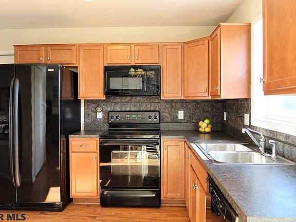 5th image of 121 Chapel Hill Cir