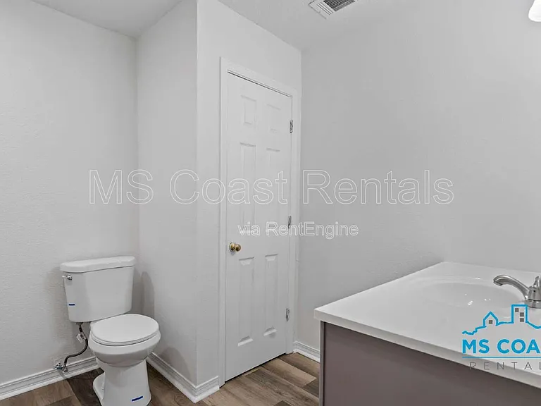 340 Hiller Dr — Photo 17