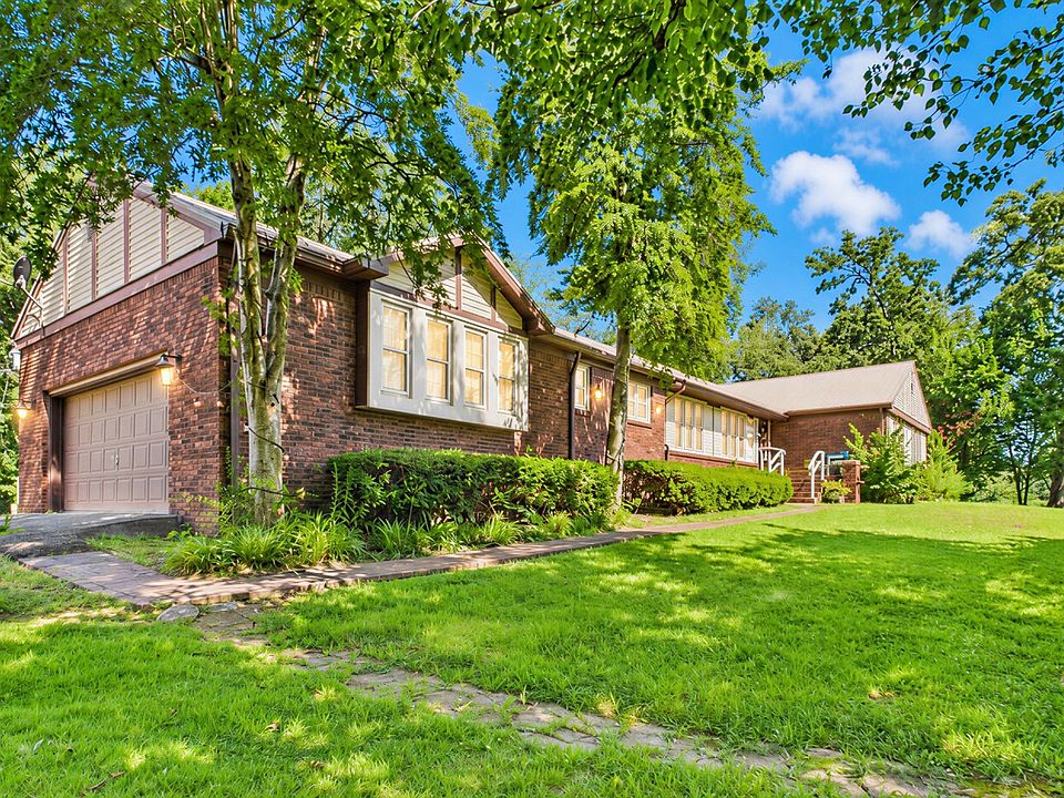 1st image of 99 Dogwood Dr