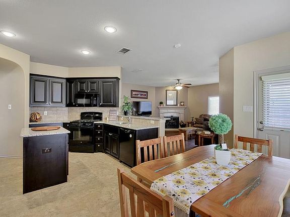 3rd image of 3040 Maple Creek Dr