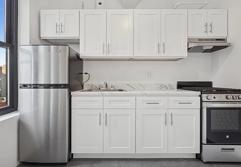 200 W 16th St #10C — Photo 7