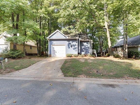 3rd image of 4005 King Edward Ct