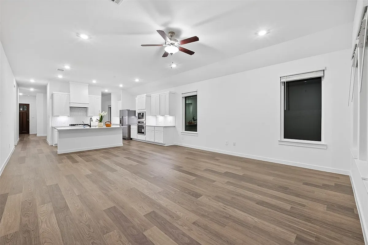 Building Photo - 3917 Pyrus Dr