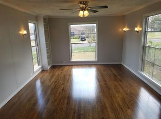 905 W Walker St, Denison, TX 75020