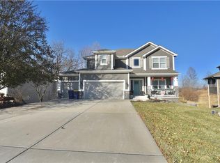 2406 NE 158th St, Smithville, MO 64089