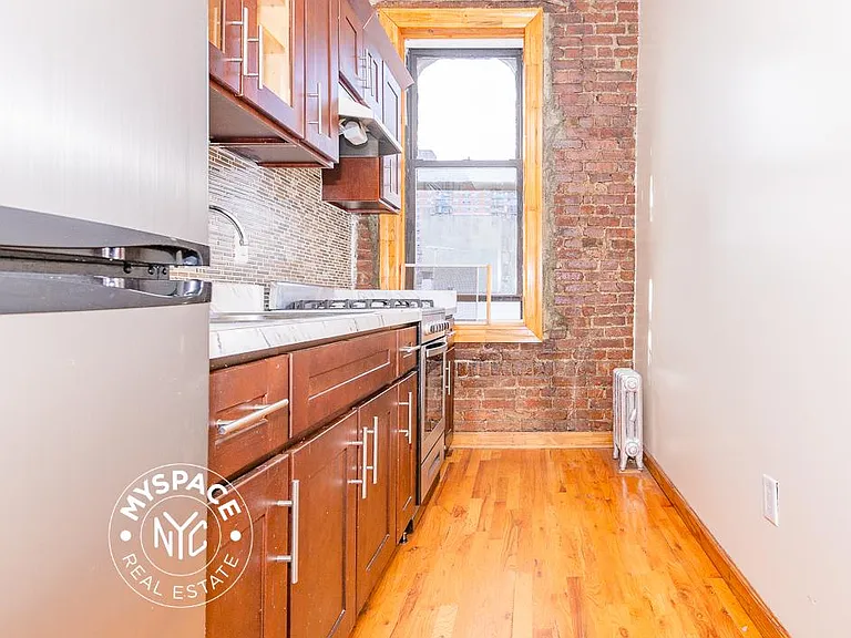 126 Graham Ave #3B — Photo 2