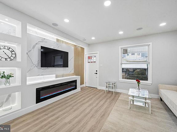 4th image of 158 N Edgewood St