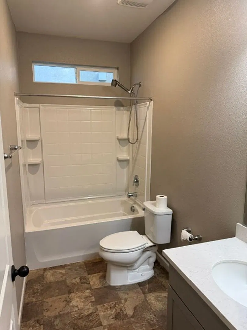 5 Bedroom House in Natomas! — Photo 4