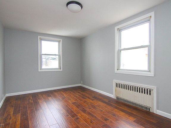 4th image of 178 Belleville Ave