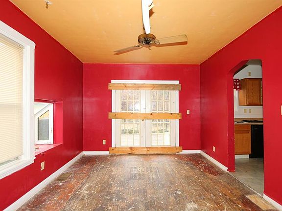 3rd image of 1268 Rosemont Ave