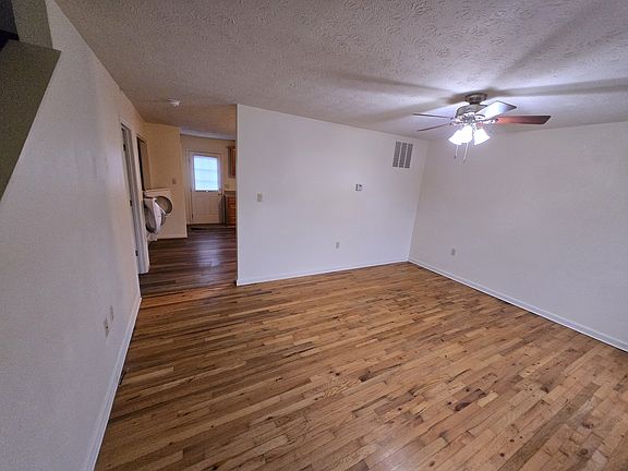 2nd image of 211 Willowbrook Ct