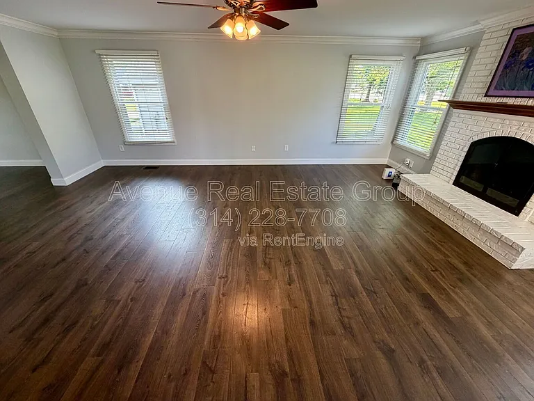 15812 Cedarmill Dr — Photo 3