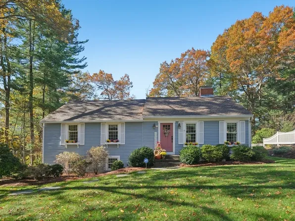 39 Woodbury Rd, Southborough, MA 01772