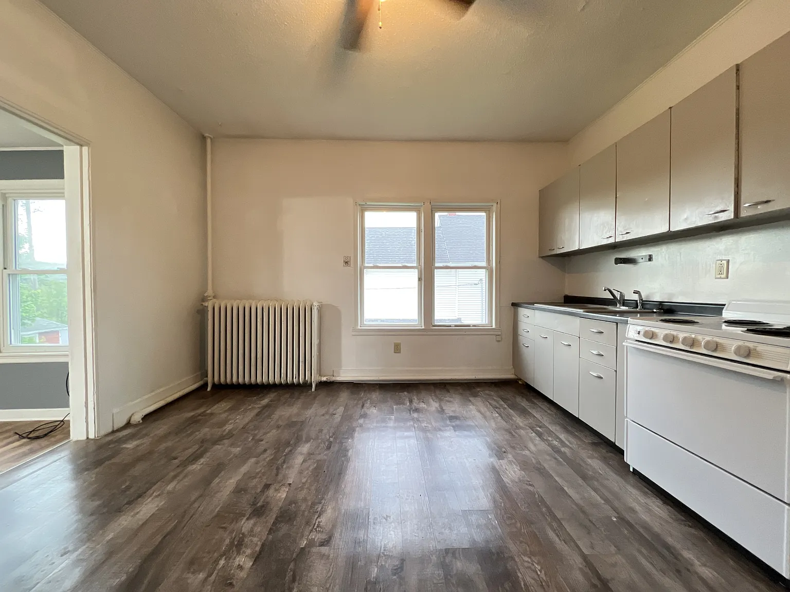 1008/1010 Rhomberg Avenue - 1010-1/2 — Photo 4