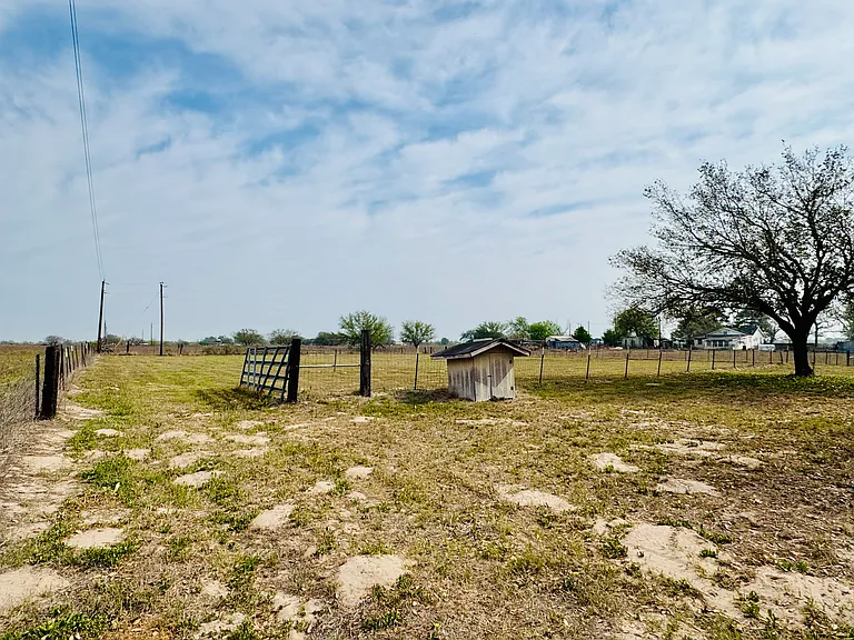 1185 FM 1540 — Photo 23