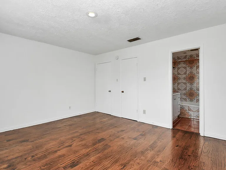 10131 Kent Towne Ln — Photo 32