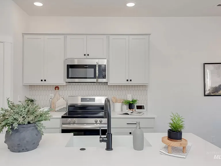 8888 W Eminence Dr — Photo 3