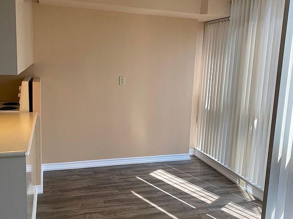 5th image of 736 Bay St #1410