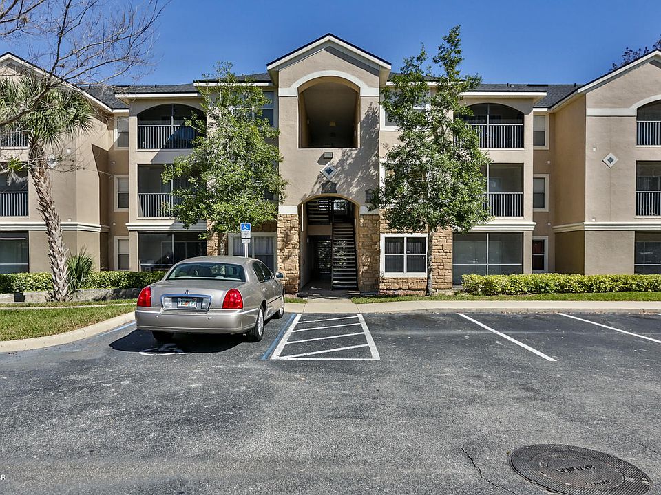 1st image of 940 Village Trl Unit 6-305