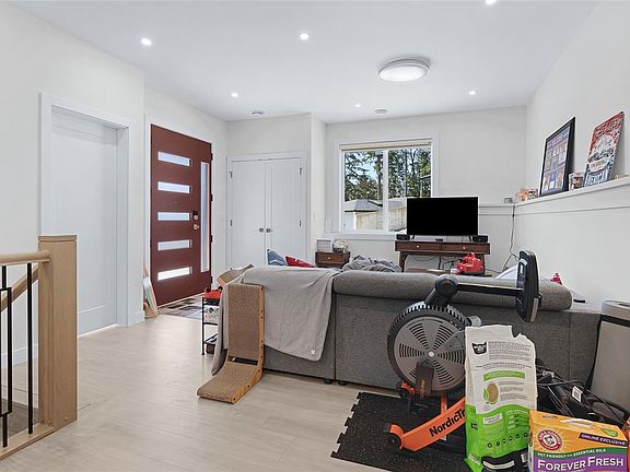 3rd image of 102 Linmark Way