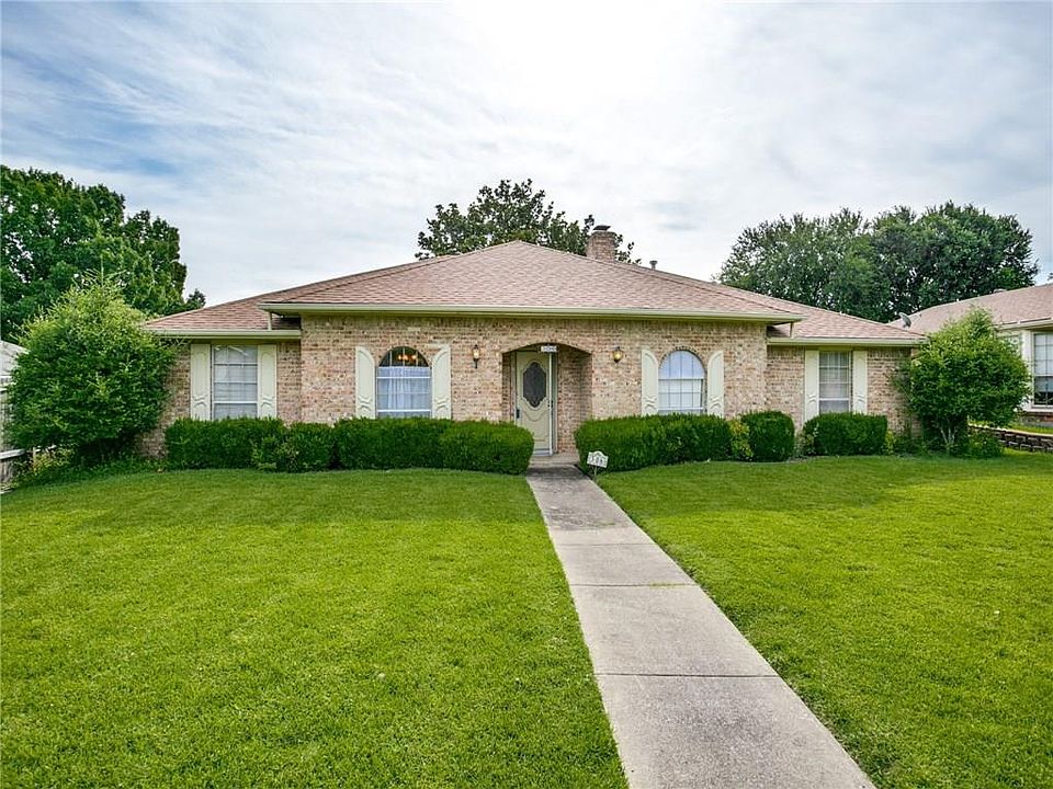 1st image of 306 Doral Pl