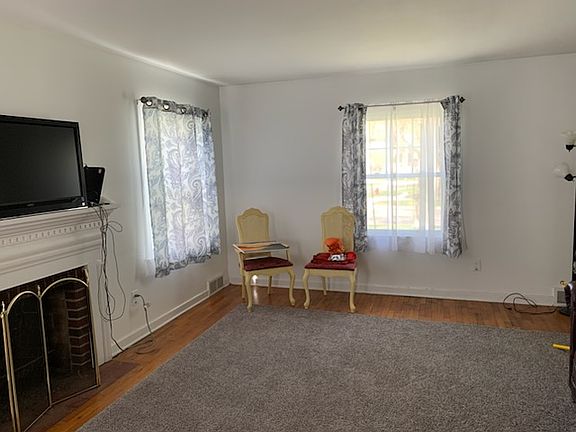 4th image of 1819 W Hillsdale St