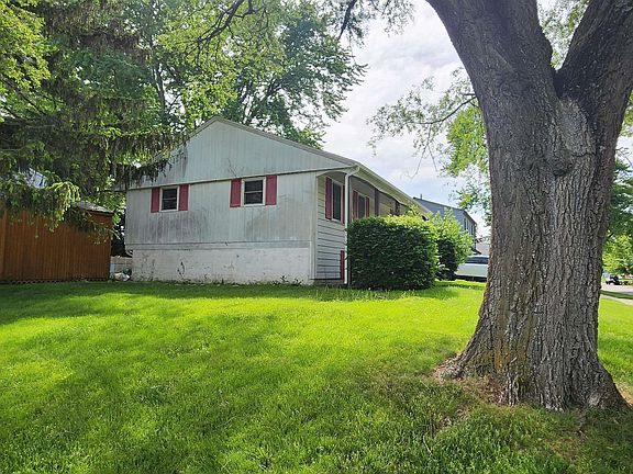 3rd image of 2505 Sauk Pl