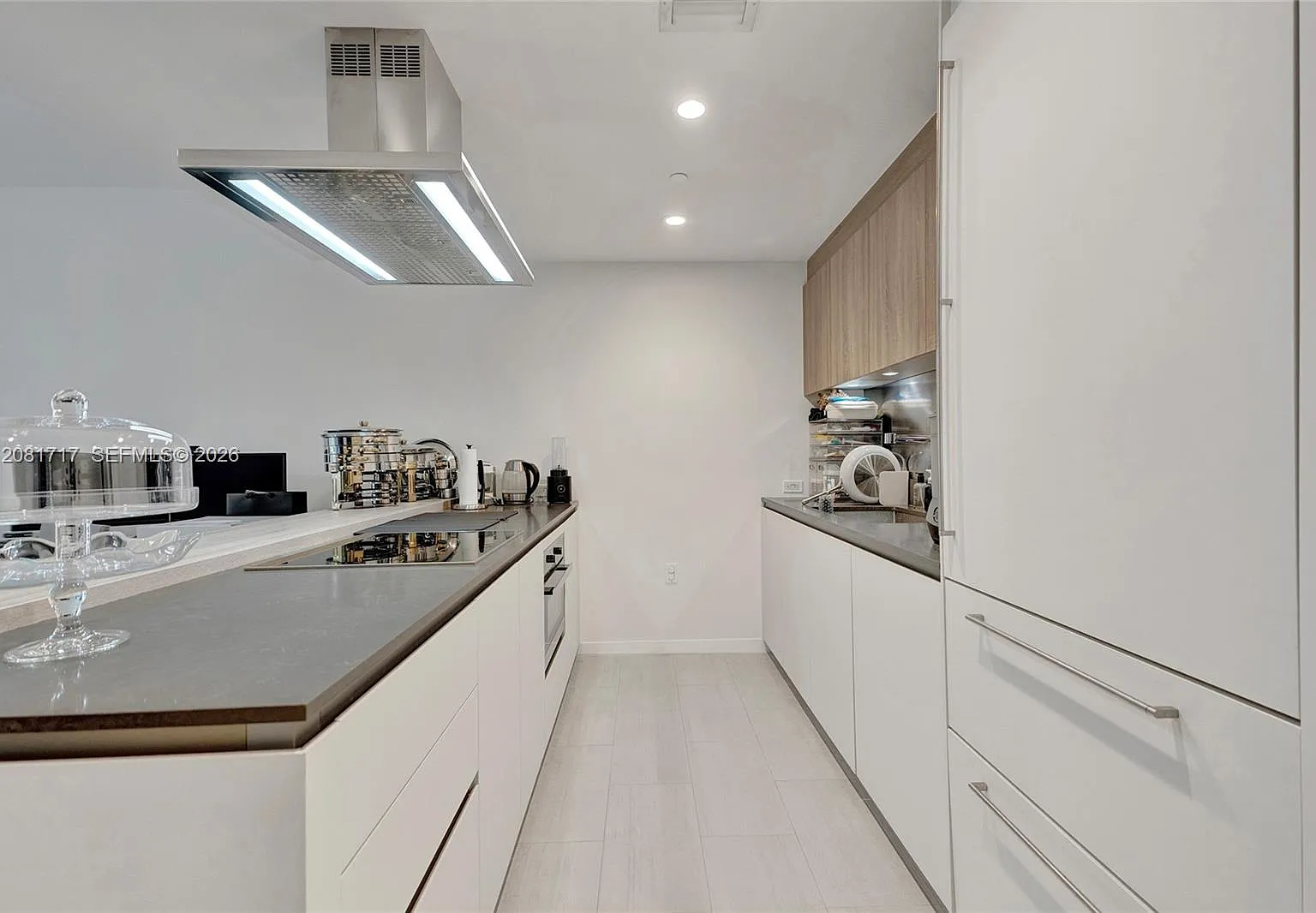 Brickell Flatiron Condo — Photo 1