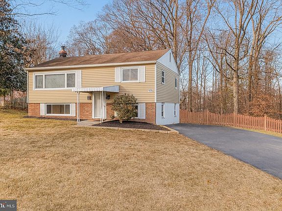 4th image of 1916 Willow Ln