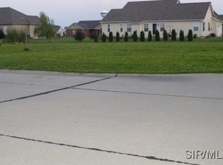 1116 Harvey Ln, New Baden, IL
