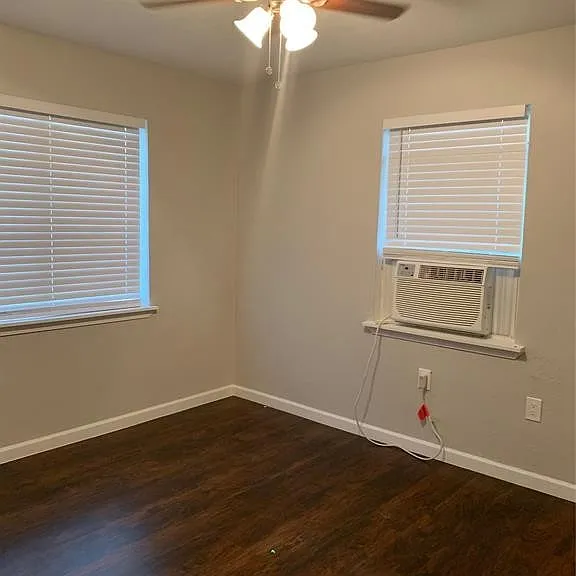 2503 Delano St — Photo 21