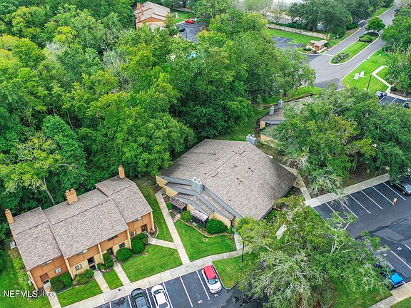 5th image of 85 DEBARRY Avenue #1082