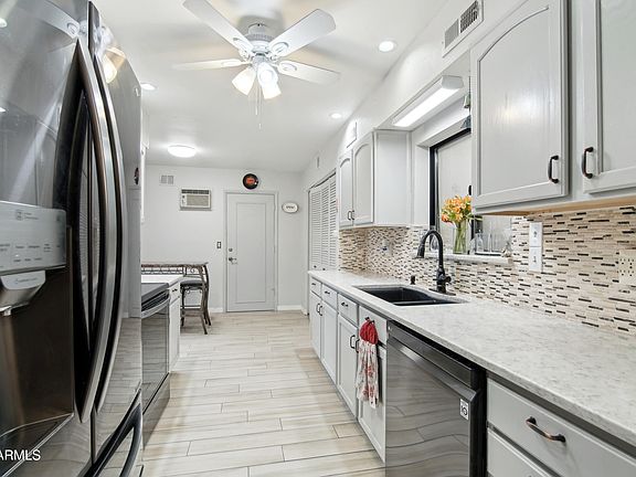 4th image of 4026 E LARKSPUR Drive